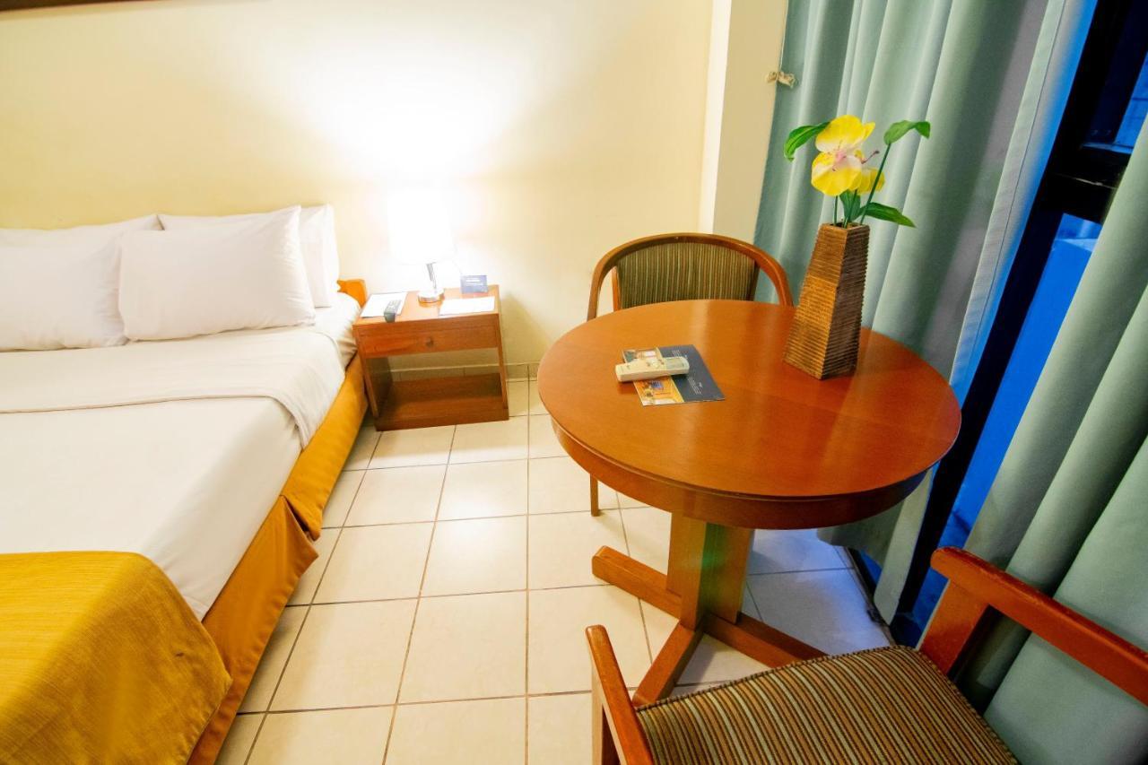 El Dorado Express Hotel Икитос Екстериор снимка
