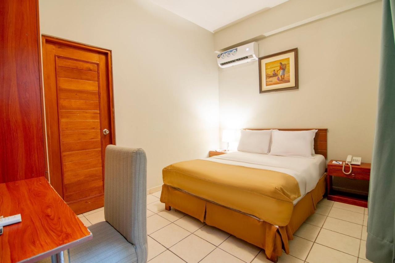 El Dorado Express Hotel Икитос Екстериор снимка